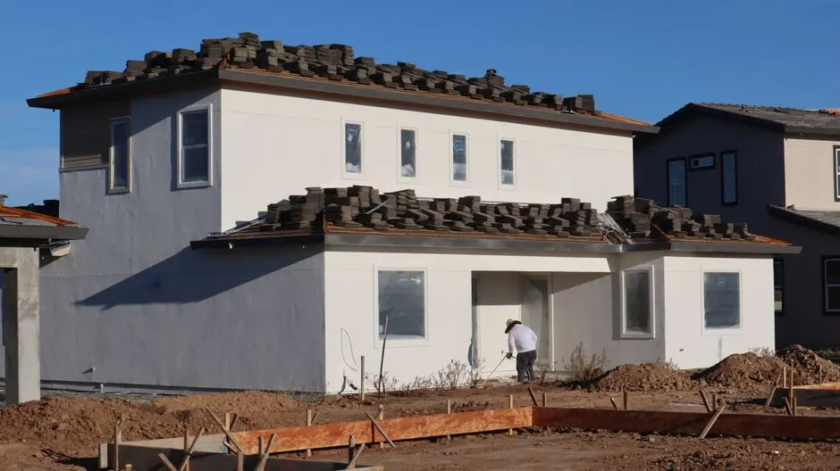 Asphalt shingle roofing